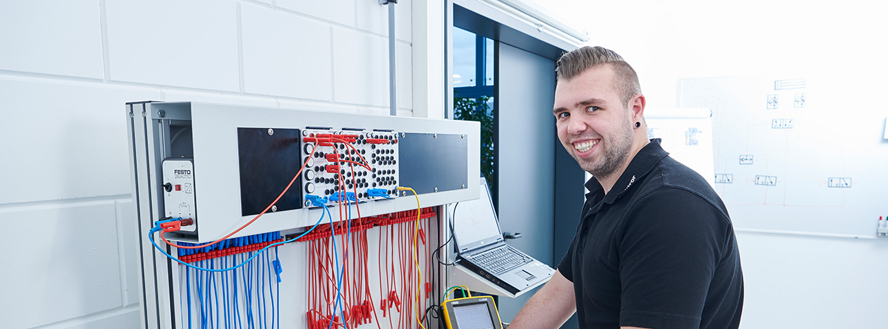 Elektror Ausbildung zum Industrieelektriker